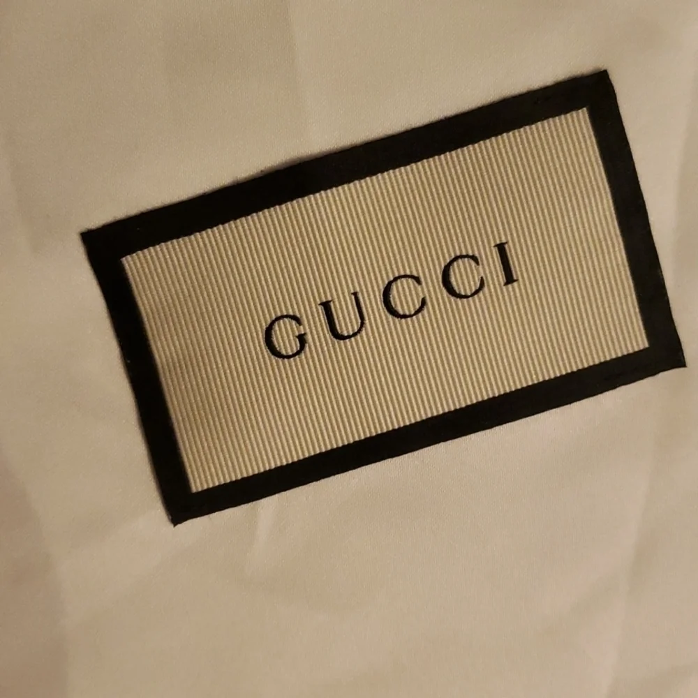 GUCCI dust bags 2 are in this purchase